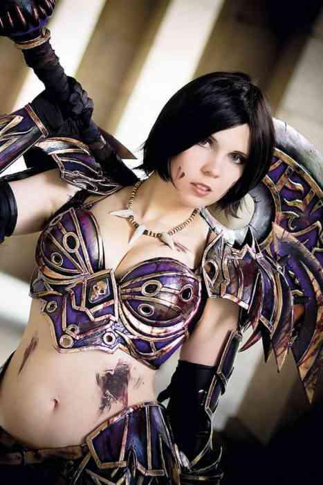 Linda Le (Vampy Bit Me)